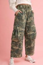 Load image into Gallery viewer, Camo Pants
